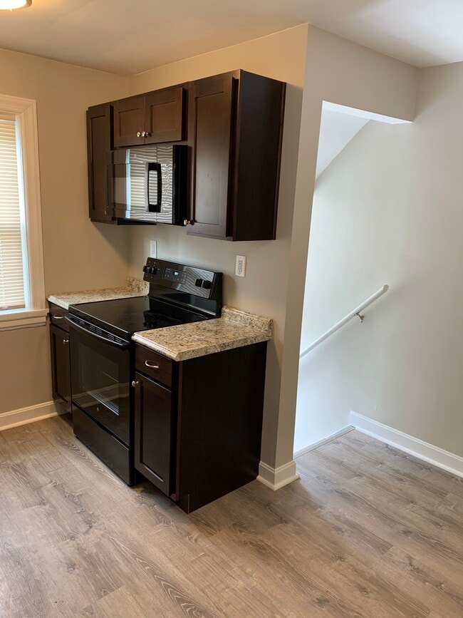 Building Photo - 6847 Roe St