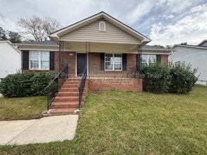 Building Photo - 814 Carrieland Dr