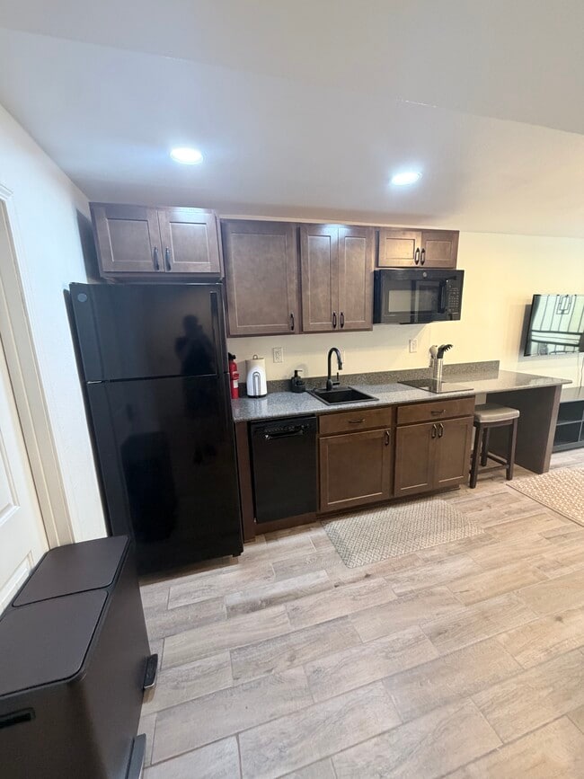 Building Photo - 5065 Escapardo Way