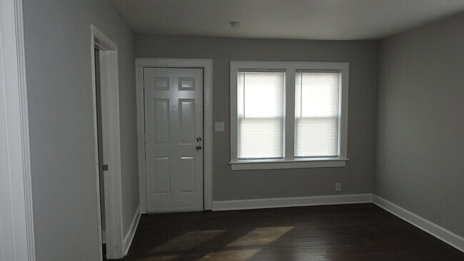 Foto del edificio - Adorable 2 bedrooms and 1 bath home located on N Main St in Independence