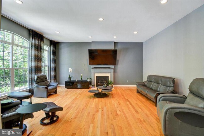 Foto del edificio - 2732 Lightfoot Dr