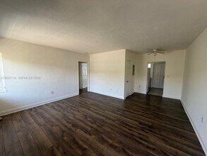 Building Photo - 8321 Crespi Blvd