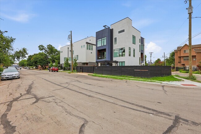 Foto del edificio - 2015 California Dr