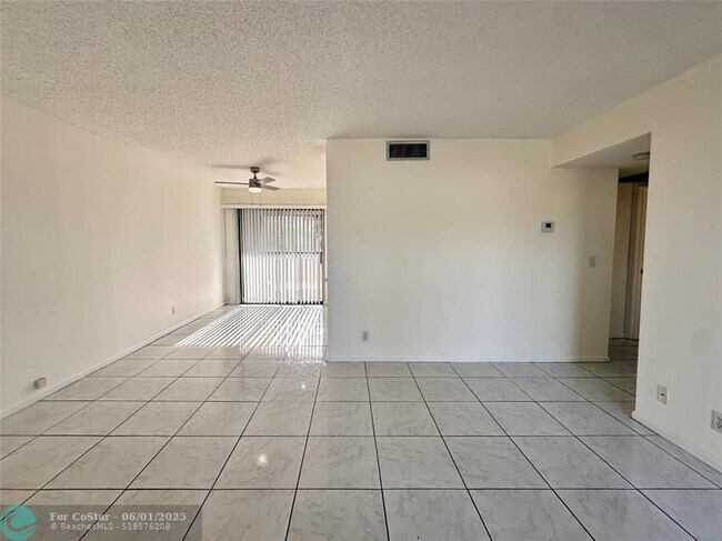 Foto del edificio - 4263 Oak Terrace Dr