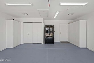 Building Photo - 8708 W Golden Ln