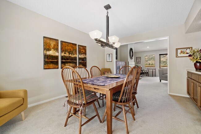Building Photo - Breathtaking views of Hood Mountain and Su...