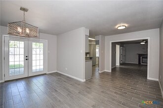 Building Photo - 205 Tanglewood Rd