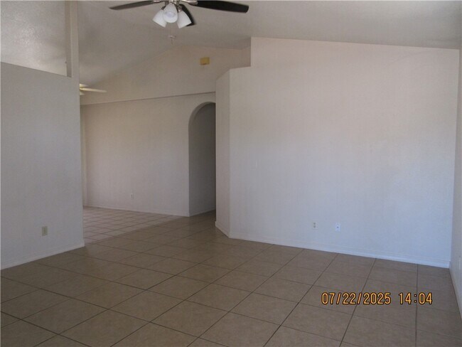 Foto del edificio - 3285 N Central St