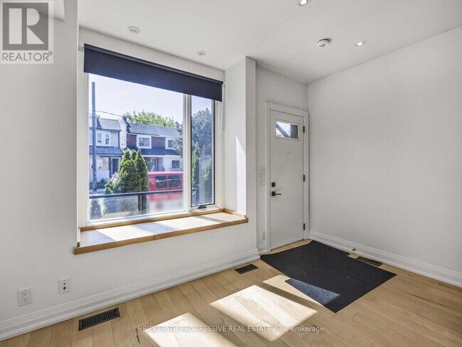 Photo du bâtiment - 1193 Ossington Ave