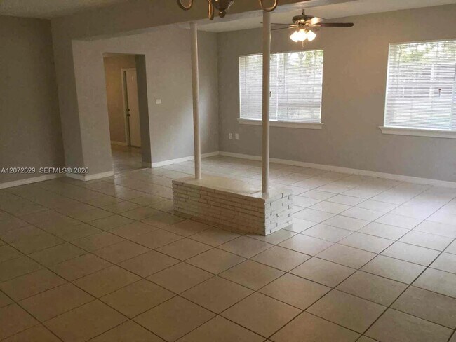 Foto del edificio - 980 NW 182nd St