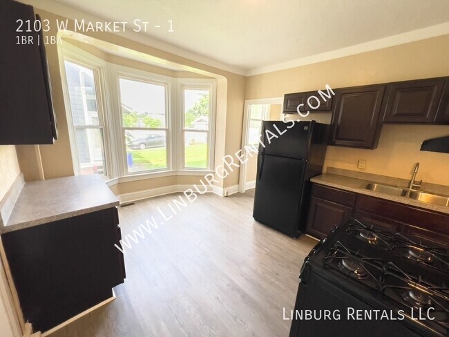 Foto del edificio - 2103 W Market St
