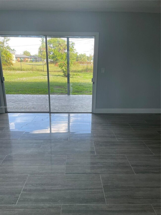 Foto del edificio - 737 Sesame Ct