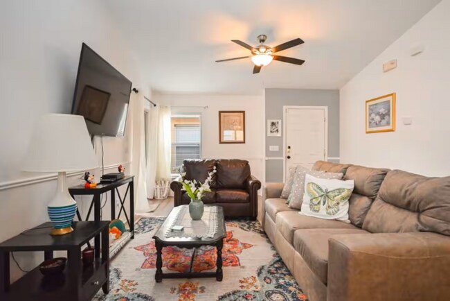 Foto del edificio - 1904 Royal Ridge Dr