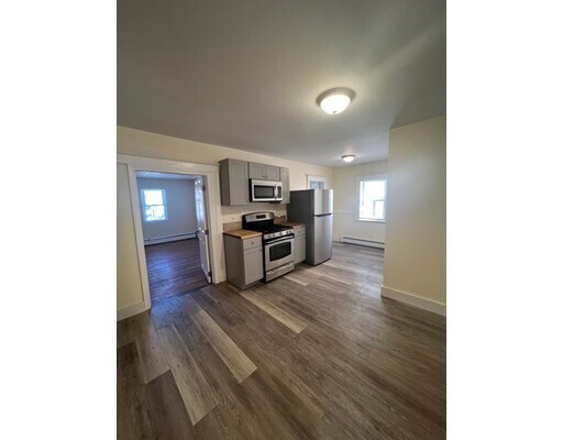 Building Photo - 1 Bridge St