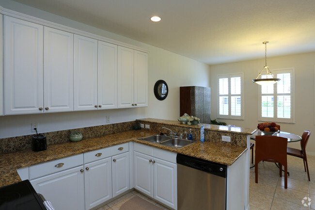 Kitchen - The Enclave at St. Lucie West