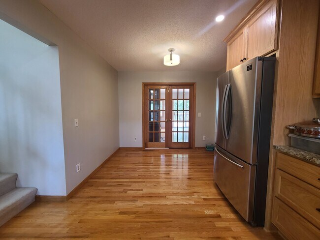 Dining Area - 1527 Oakwood Ter