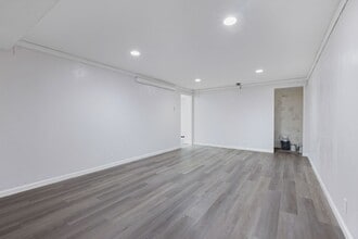 Building Photo - 725 S 5th W