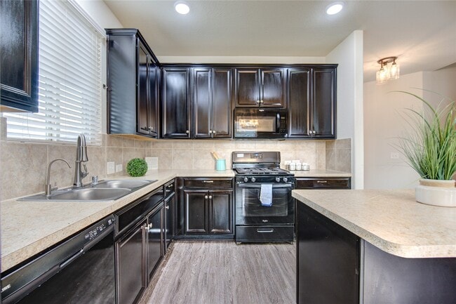 Foto del edificio - 5027 Brewcastle Ln