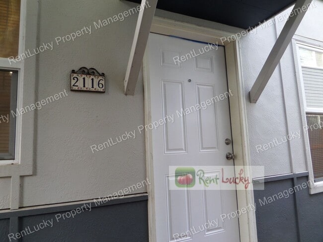 Foto del edificio - 2110-2116 NE 85th St