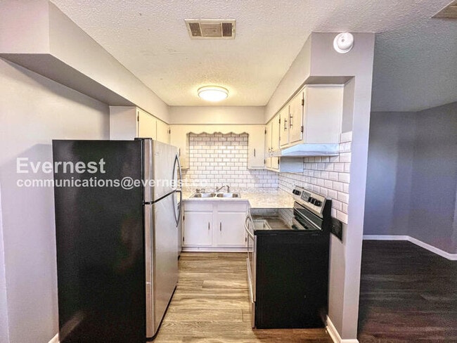 Building Photo - 9 Meredith Ct