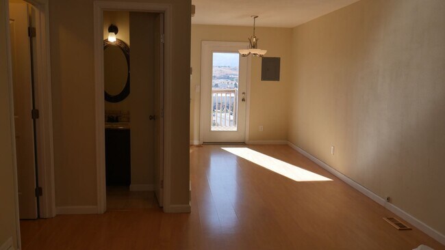 Foto del edificio - 3 Bedroom 2.5 Bath Townhome with Great Mou...