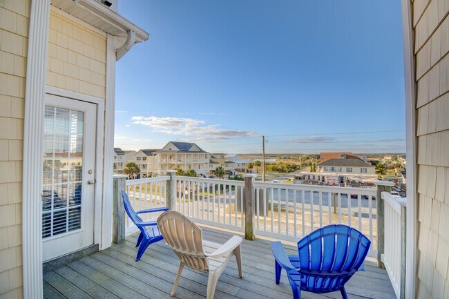 Foto del edificio - *Seasonal Rental* at Summer Winds 205: 3 Bedroom + Loft on Topsail Island - 3 month lease required