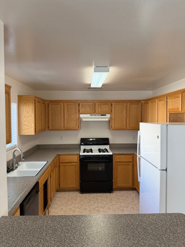 Building Photo - 21420 Golden Hills Blvd