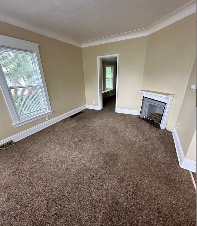 Building Photo - Lagrange2315