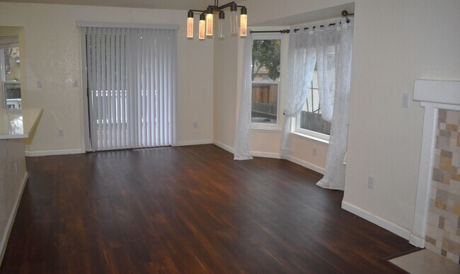 Foto del edificio - 6508 Star Hawk Ct