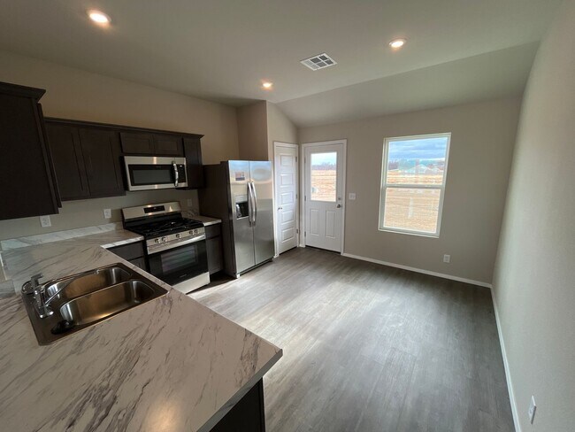 Building Photo - *Rent FREE until May 1 + NO HIDDEN FEES!* Your NEW HOME! Three Bedroom | Two Bath Home in Claremore