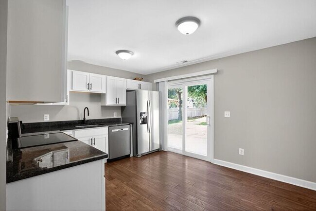Building Photo - 43215 Riverside Dr