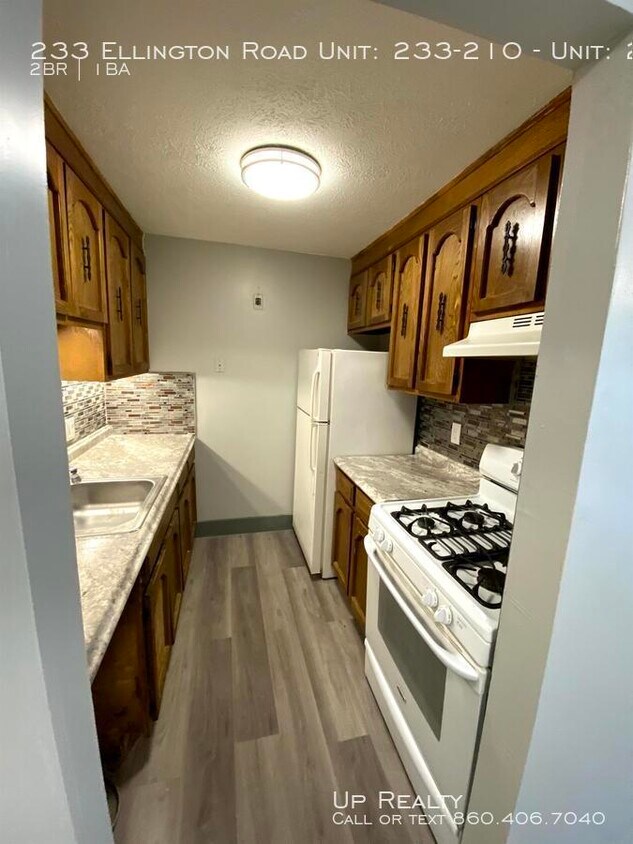 233 Ellington Rd Unit 233210, East Hartford, CT 06108 Room for