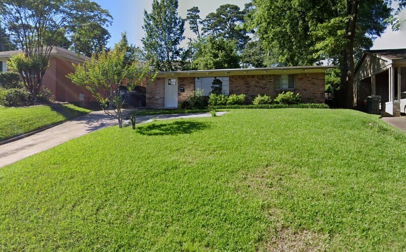 Primary Photo - 6704 Evergreen Dr