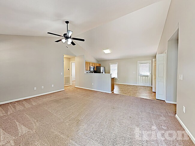 Foto del edificio - 923 Loch Lomond Cir