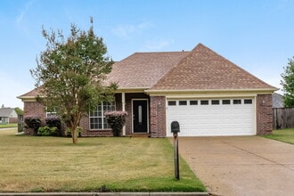 Building Photo - 130 Village Dr