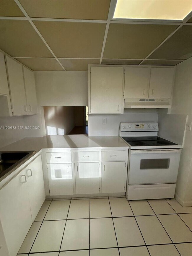 Foto del edificio - 505 NW 177th St