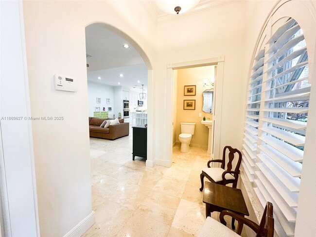 Foto del edificio - 360 NE 7th Ave