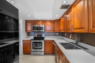 Building Photo - 290 174th St