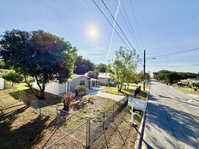 Building Photo - 1221 Jewel Ave