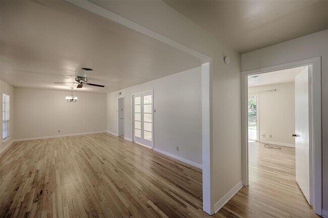 Foto del edificio - 1901 Ave Q