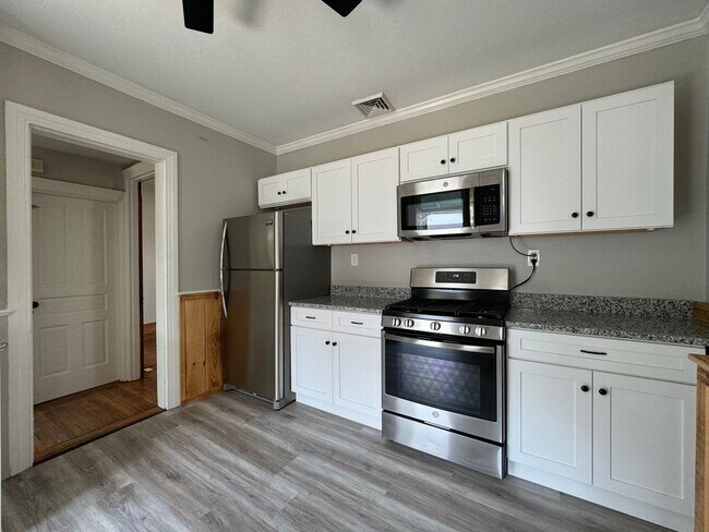 Foto del edificio - Beautifully Renovated 3 Bedroom Home in York