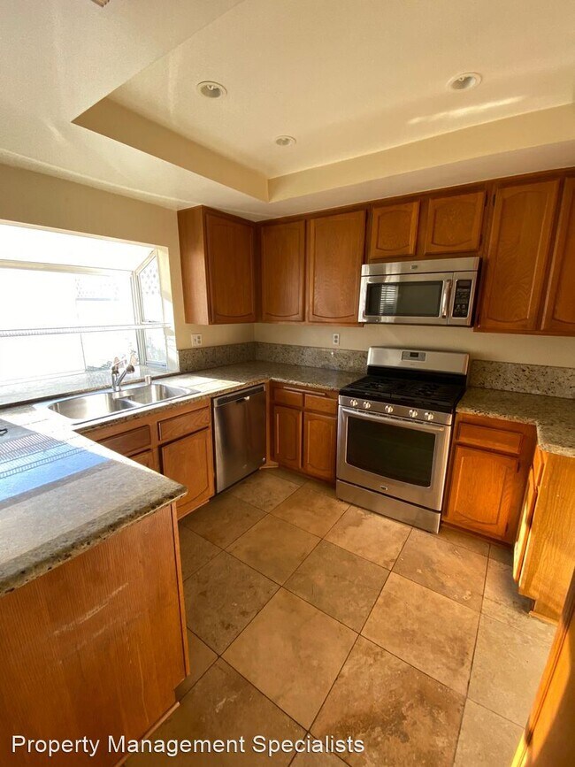 Building Photo - 2 br, 2.5 bath House - 355 Jeremiah Dr #B