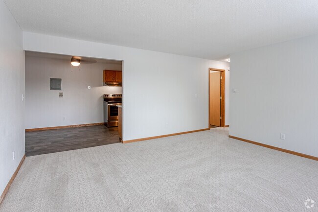 2BR, 1BA - 950SF - Cedar Square Apartments