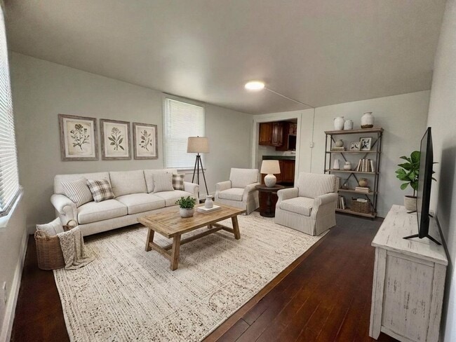 Building Photo - 2 Bedroom 2 Bathroom Home in Carlisle w/Bonus Rooms!