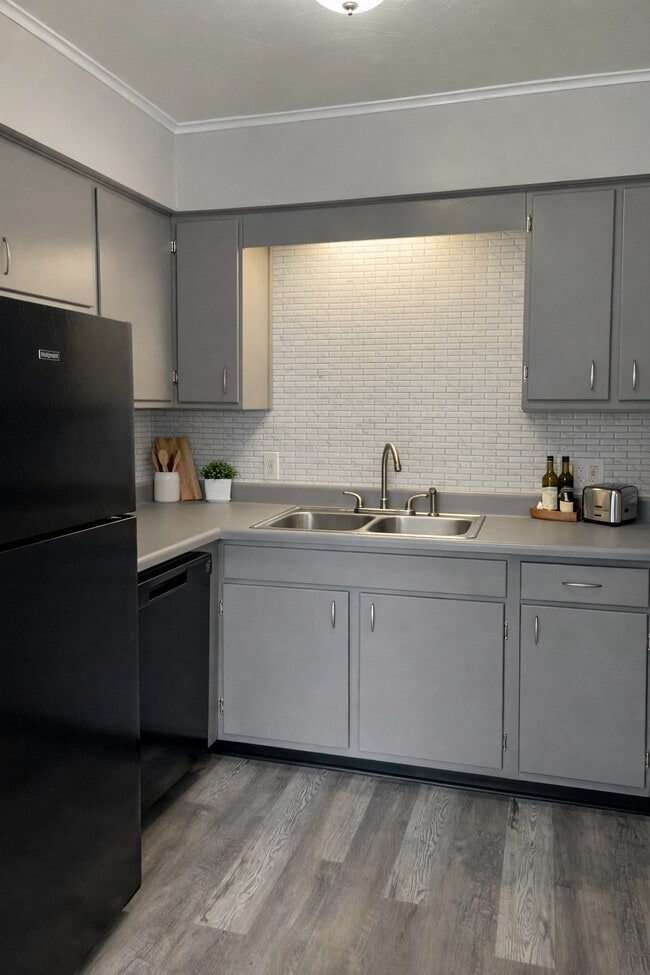 Building Photo - Byron Terrace Apartments