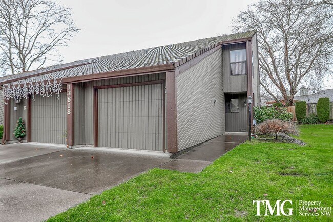 Building Photo - Salmon Creek Condo w/ Two Primary Bedrooms...