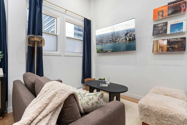 Building Photo - 168 McCaul St