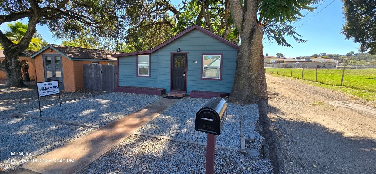 Foto del edificio - Cute 1 bedroom home with yard pets ok