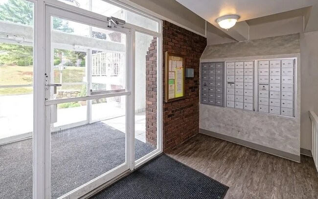 Foto del edificio - 147 Turner Rd