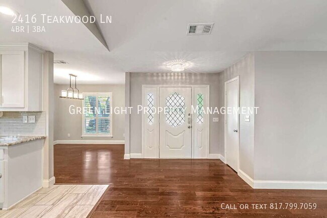Foto del edificio - 2416 Teakwood Ln
